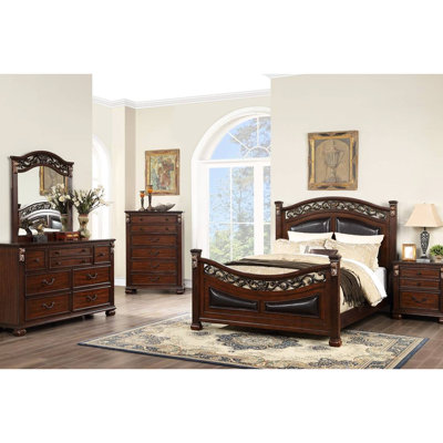 Lit traditionnel très grand de style oriental avec tête de lit matelassée en cerisier foncé et composé de bouleau et de placage de bois de peuplier