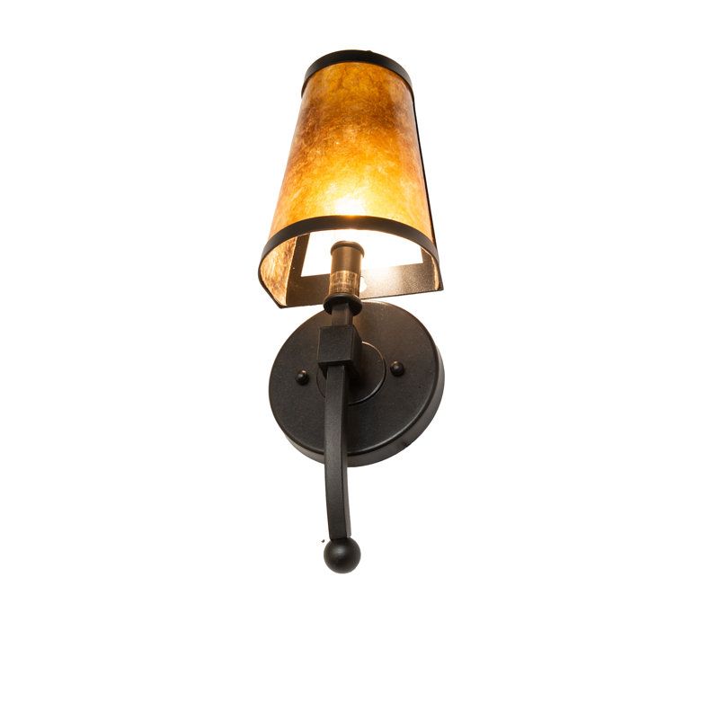 1 - Light Wallchiere