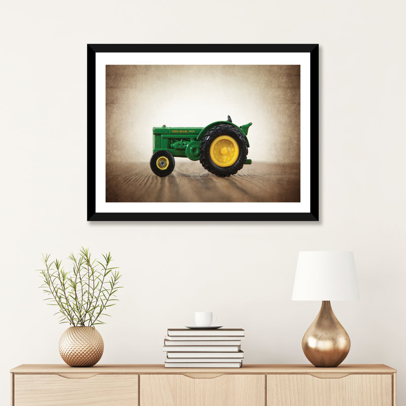 «Tractor John Deere» par Saint and Sailor Studios - impression d'art graphique, H 24 po x l 32 po x P 1 po, Blanc