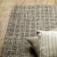Tapis gris / beige à carreaux-105784209