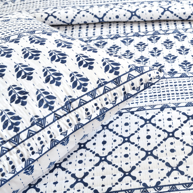 Willards Scandinavian Geometric Shapes Quilt, King Quilt + 2 Shams, Navy/White