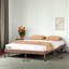 Structure de lit plateforme moderne en noyer flottant