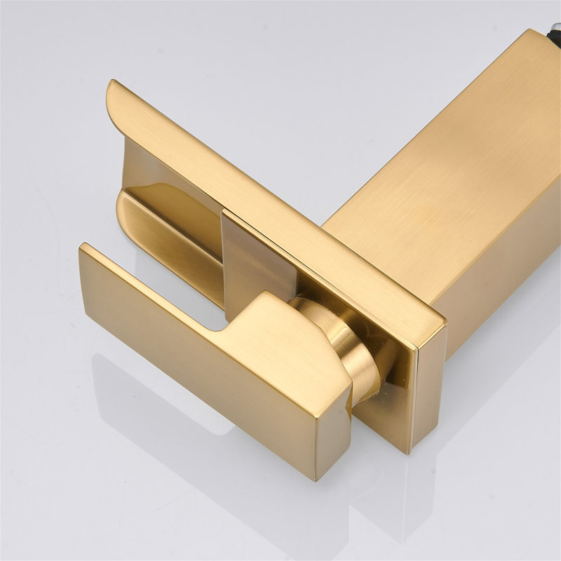 Single-handle Bathroom Faucet with Drain Assembly, Gold