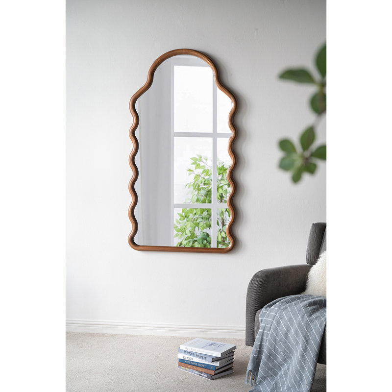 Miroir arqué unique en bois au design exquis et aux reflets transparents