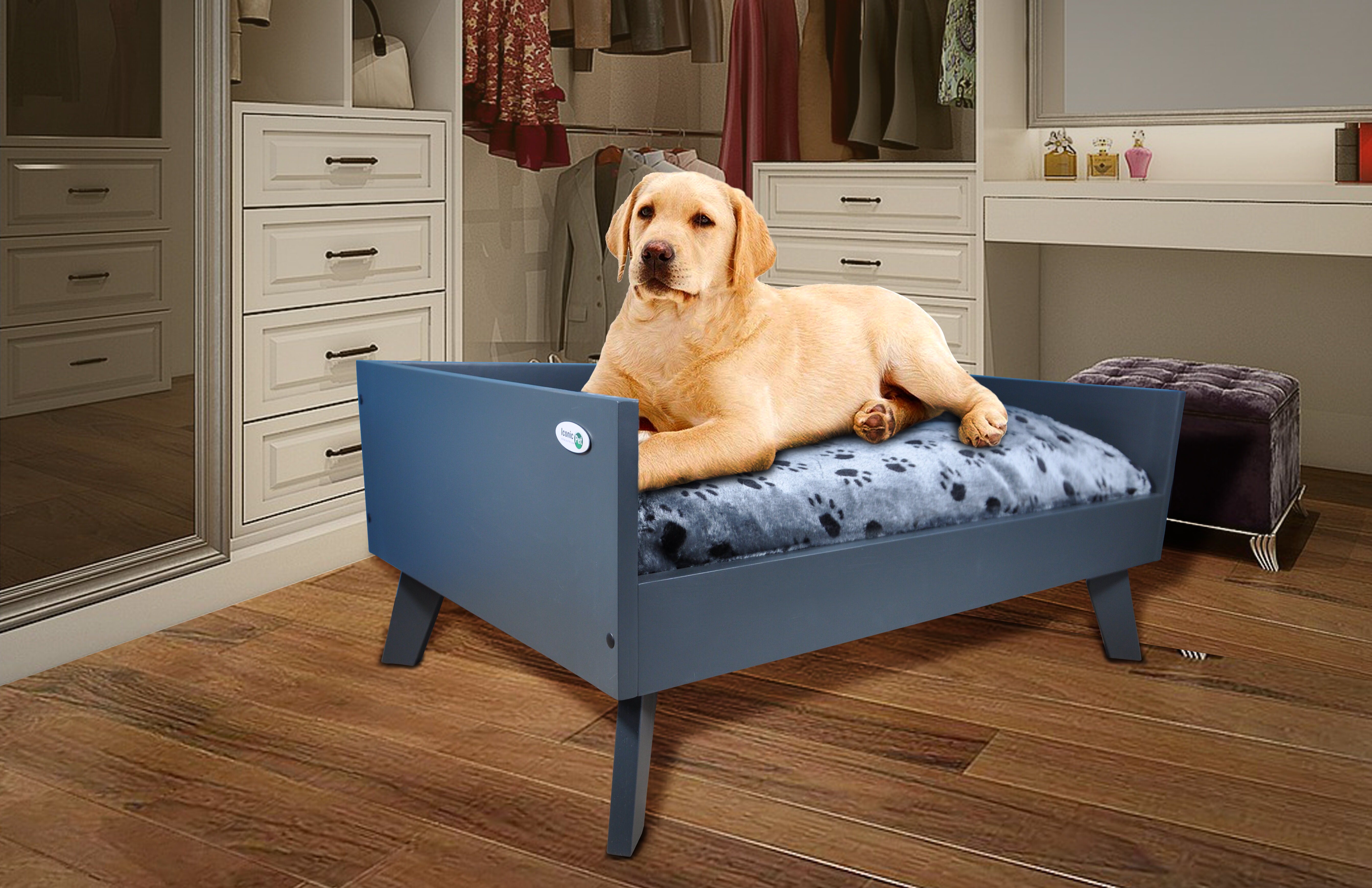 Tucker Murphy Pet™ Hanes Sassy Paws Raised Wooden Dog Sofa with