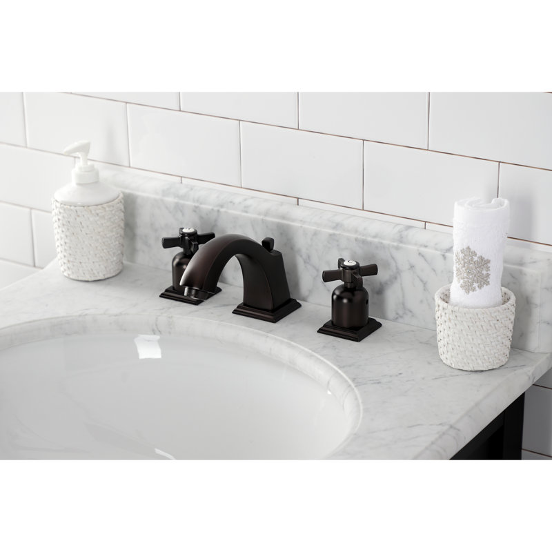 Robinet de salle de bain espacé à deux poignées à 3 poignées avec bonde escamotable en laiton Kingston, Bronze huilé
