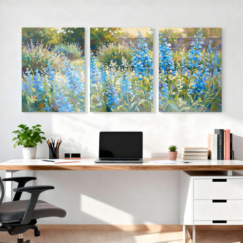 Ensemble de 3 tableaux sur toile tendue représentant un jardin de fleurs bleues, H 36 po x l 72 po