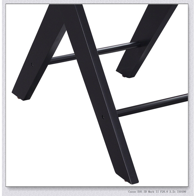 Table d'appoint Fierce blanc et noir avec port USB intégré pour des espaces de vie modernes et fonctionnels