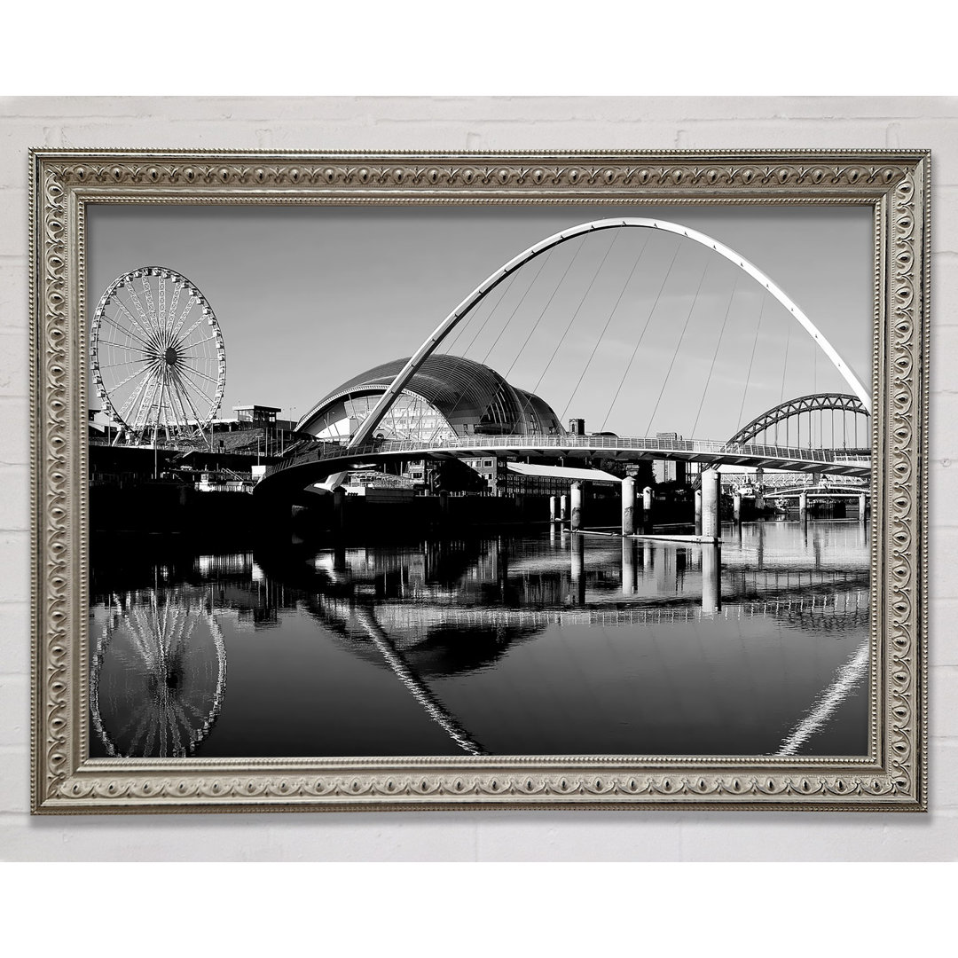 The City Of Fun Newcastle B N W - Einzelne Bilderrahmen Kunstdrucke