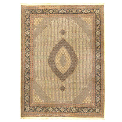 Hand Knotted Wool Oriental Area Rug in Ivory And Green