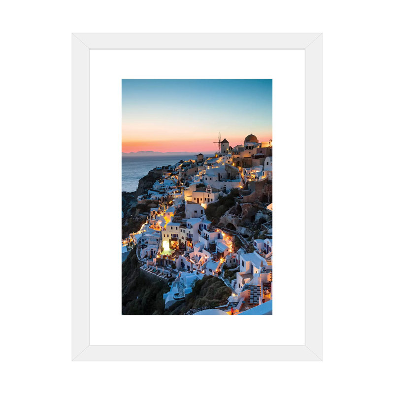 Santorini Evening par Matteo Colombo - reproduction de photo, H 32 po x l 24 po x P 1 po, Papier encadré blanc