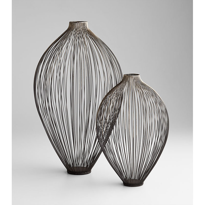 Vase de table en métal Vidalia, H 23 po x l 13,25 po x P 13,25 po