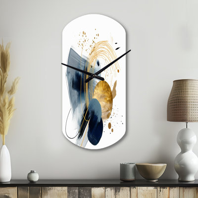 Paysage bleu foncé et coups d'or III - horloge murale asymétrique en métal, impression d'horloge murale bleue