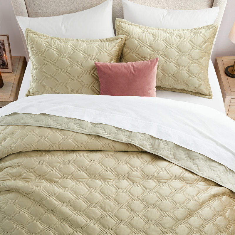 Reversible Diamond Embossed Bedspread Set – Geometric Quilt With Shams, Beige Geometric