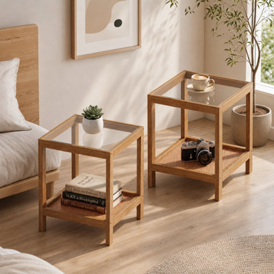 Ensemble de 2 tables de bout en bois massif, tables de chevet bohème Mid-Century en rotin avec plateau en verre et tablette de rangement à 2 niveaux