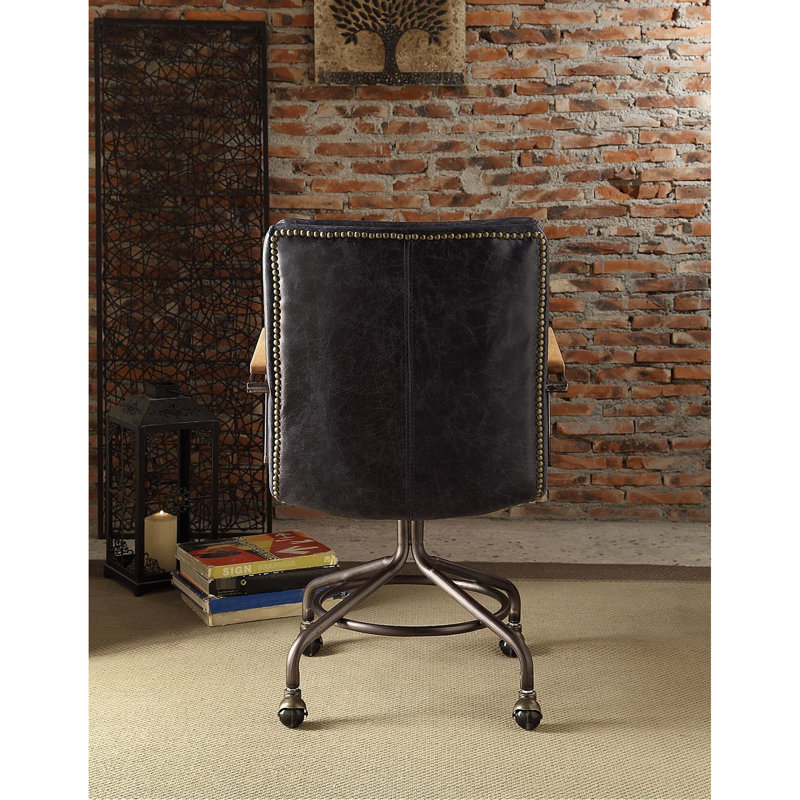 Chaise de bureau intemporelle au design rétro avec cuir rembourré de mousse classique pour un mouvement stable
