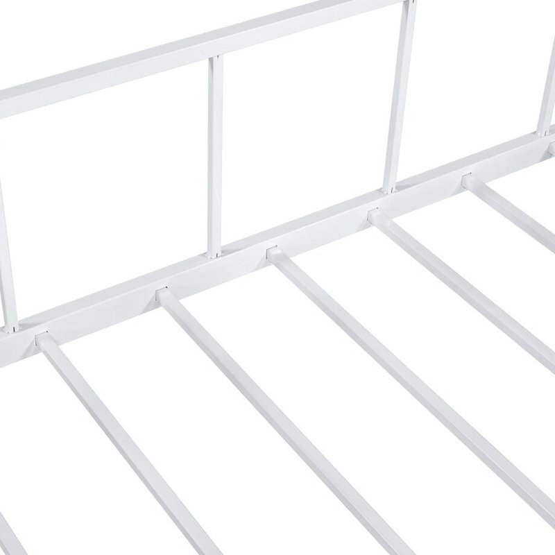 Lit superposé simple argenté de style contemporain, de style maison, avec structure en métal et en angle pour le décor de la chambre à coucher avec structure, plan de tons