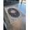 Tapis beige clair et bleu à motifs traditionnels