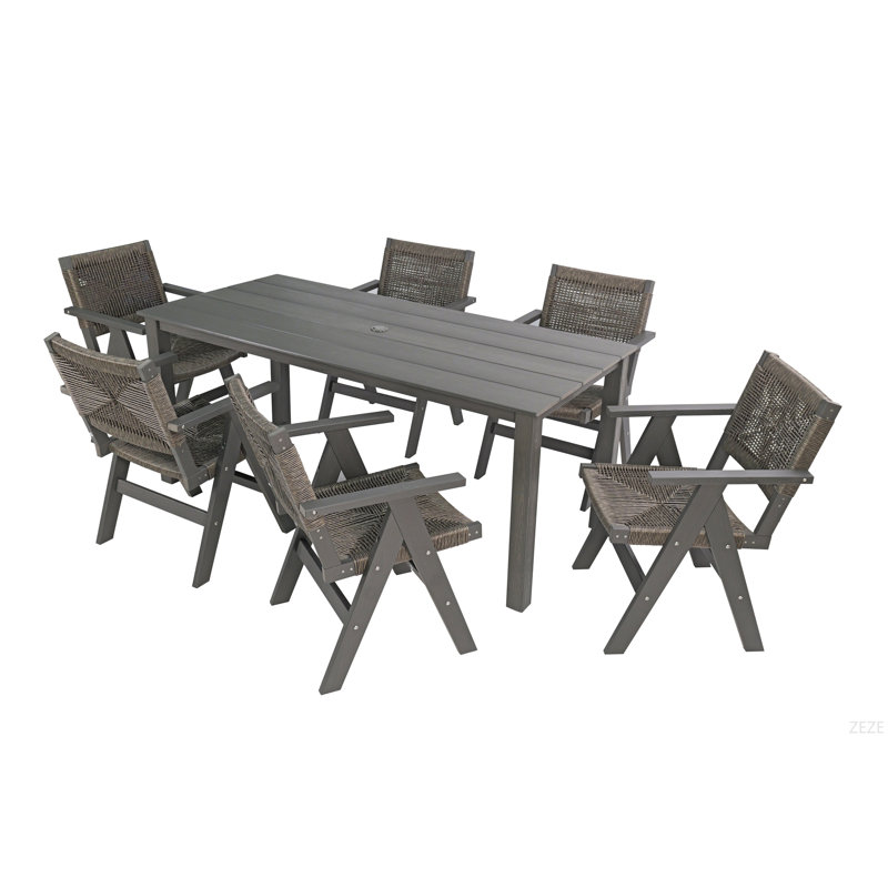 Une table de salle à manger en imitation bois texturée en bois, simple mais avec une sensation de haute qualité. Il a un petit plateau de table et est pour les pique-niques en plein air.