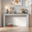 Console élégante avec motifs de grain naturel et pieds robustes-443686097
