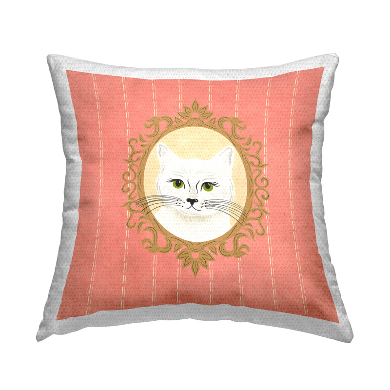 Coussin blanc avec imprimé de portrait de chat blanc par Carrie Cantwell