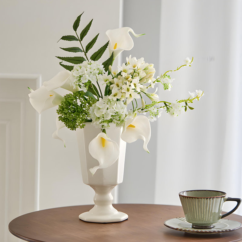 Ornements de fleurs simulées