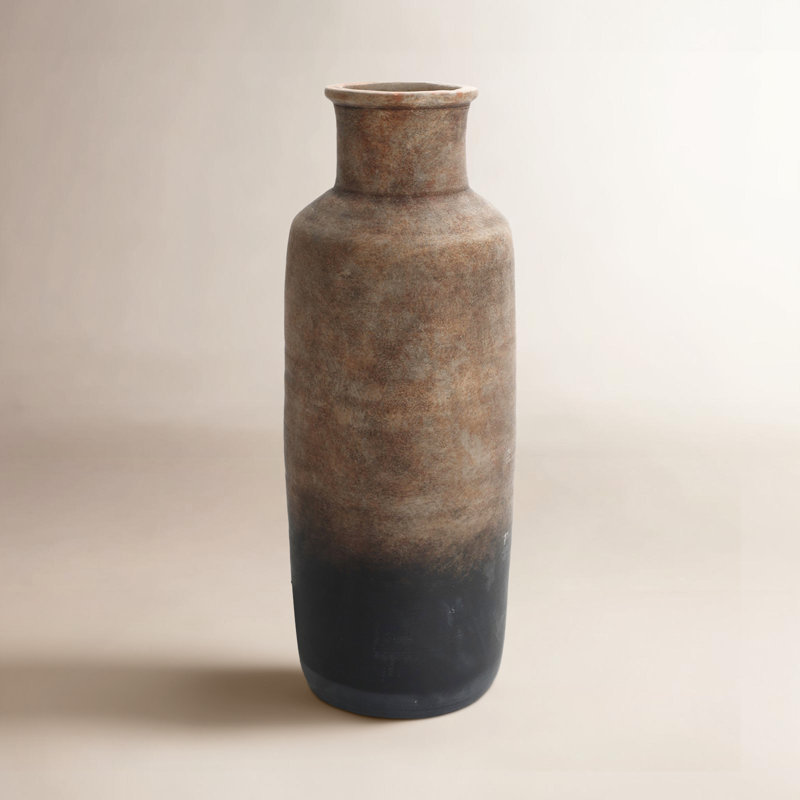  Vase étroit brun terre cuite, H 18,7 po x l 7,5 po x P 7,25 po