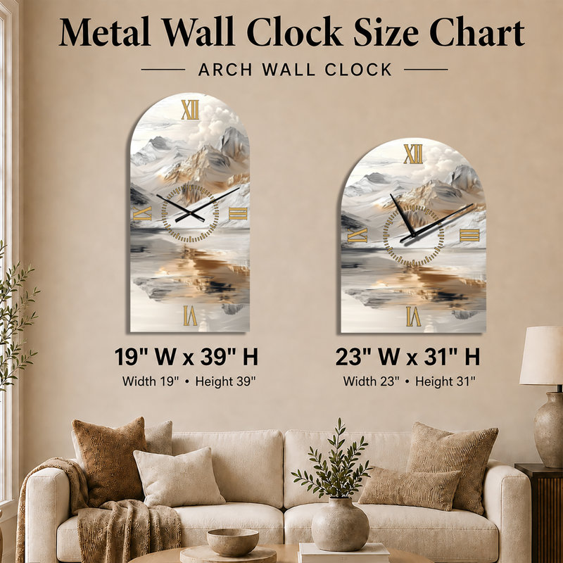 Reflets de la Montagne Dorée I - Horloge murale décorative Japandi en forme d'arche, imprimée sur métal