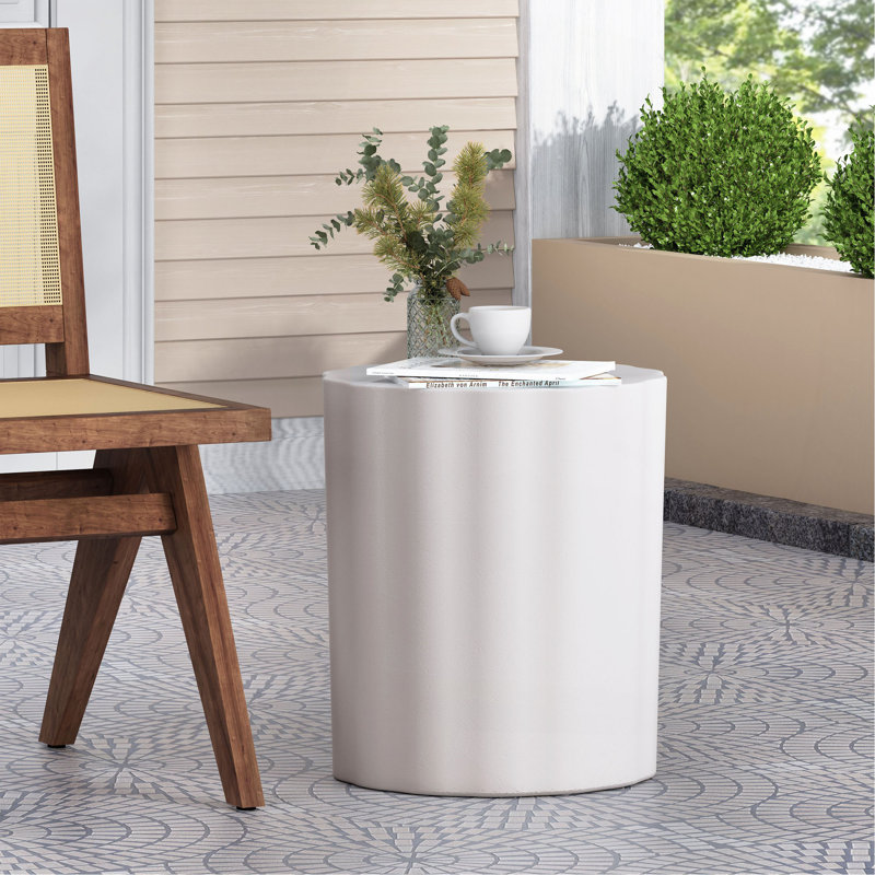 Table d'appoint d'extérieur en béton léger