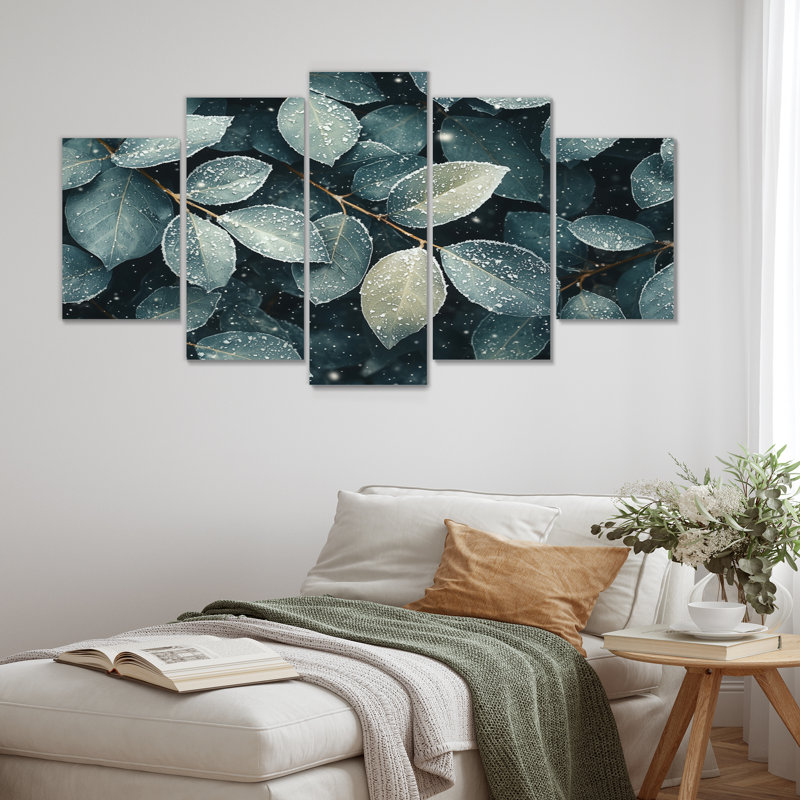 Feuilles de conifère dans la neige I - feuilles - art mural traditionnel pour salon diamant