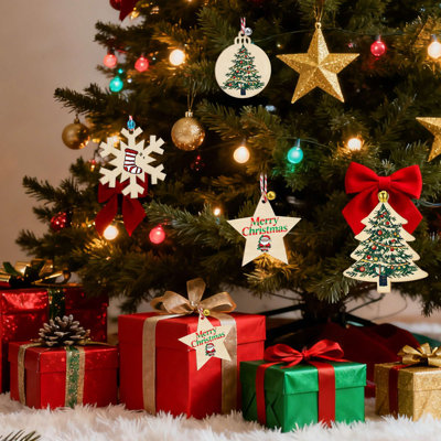 40 pièces bricolage ornements de Noël en bois bruts vierges cercles de bois pré-percés pour les décorations suspendues de vacances artisanales (4 formes)