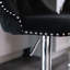 Tabourets de bar en velours noir avec siège réglable et fonction pivotante, base rembourrée moderne pour un îlot de cuisine de pub de maison envoûtant, 2 unités de hauteur-361220001-361220008