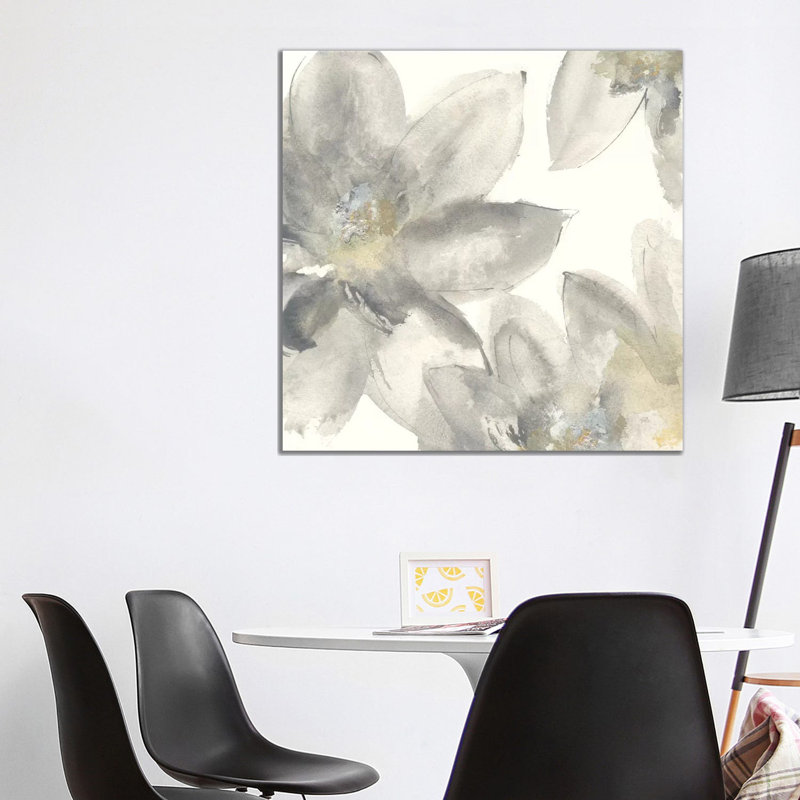 «Gray and Silver Flowers I» par Chris Paschke, reproduction sur toile tendue sur châssis, H 37 po x l 37 po x P 1,5 po