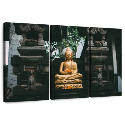 Bouddha Adella méditant en Indonésie