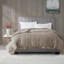 Couverture légère en duvet synthétique avec garniture en satin brun double / grand-119424593-119424599