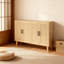 Buffet décoratif en rotin avec 4 portes, tablettes réglables pour un rangement polyvalent dans la cuisine et le salon, console console