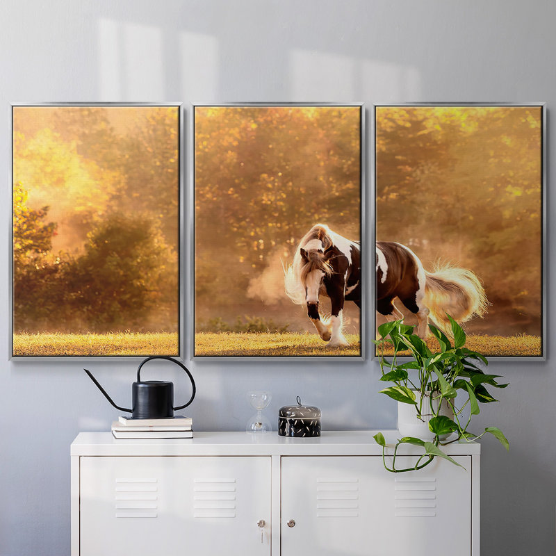 «Horse Motion III», reproduction sur toile flottante 3 pièces, H 36 po x l 75 po x P 2 po, Argent