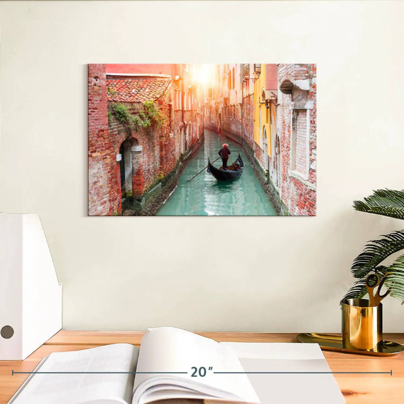 Vanna Venetian Gondola, 8" H x 12" W