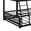 Structure de lit superposé double au-dessus d'un très grand lit double avec échelle-750993515-750993517
