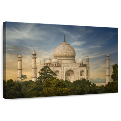 Scenic Taj Mahal At Sunset