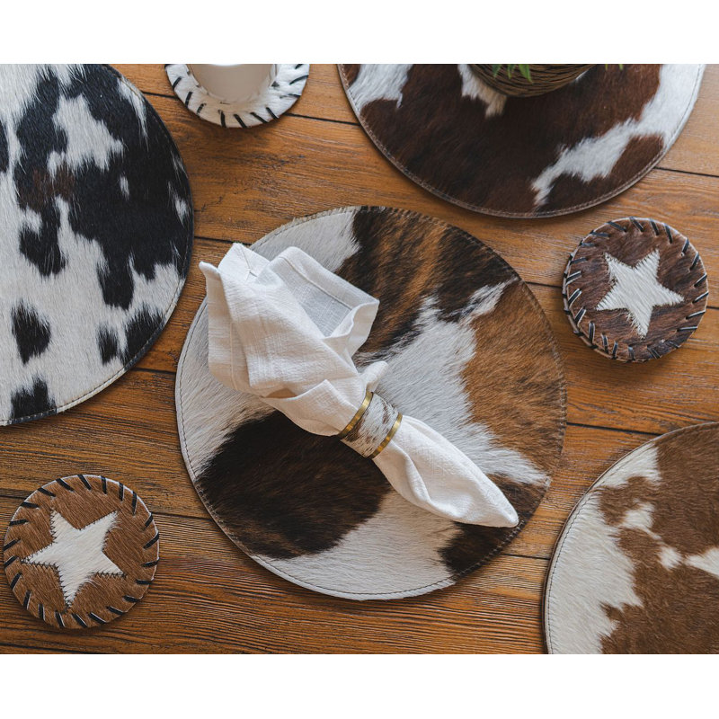 Cowboy Chic: ensemble de vaisselle rond en cuir de vache tricolore pour les maisons d'inspiration occidentale