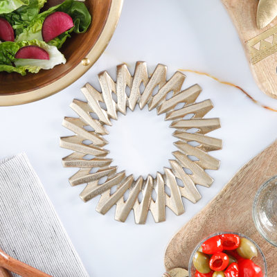 Sous-plat en aluminium 8,5 pouces Everly Quinn
