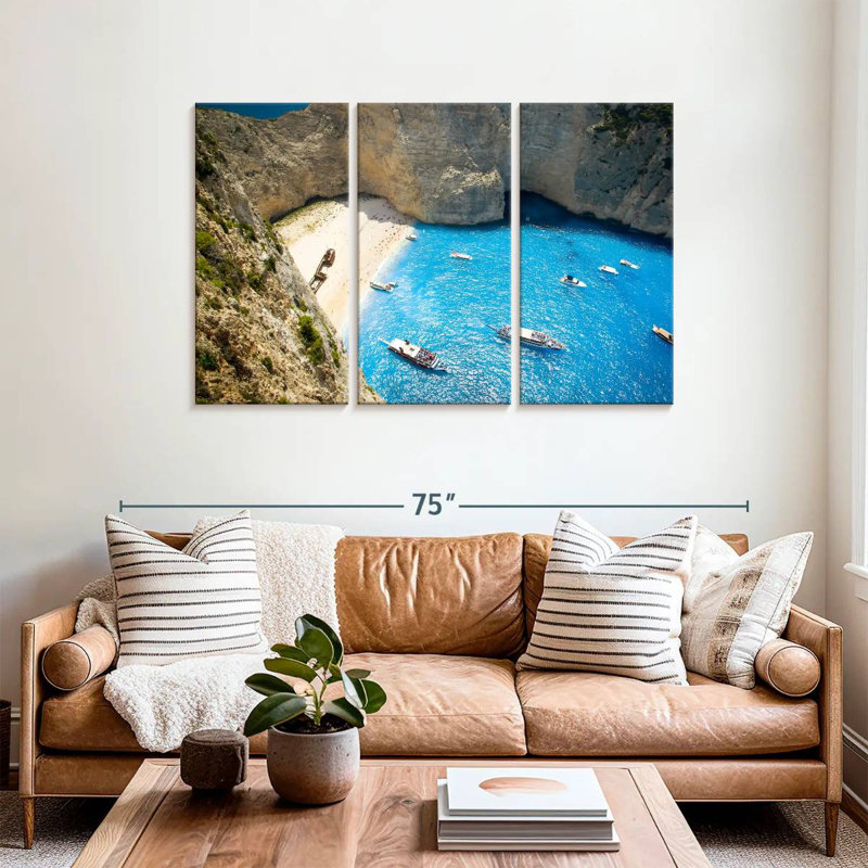 Vue aérienne de la plage de Navagio, H 36 po x l 57 po