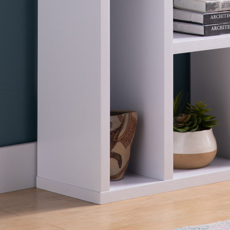 Bibliothèque contemporaine avec neuf tablettes en blanc