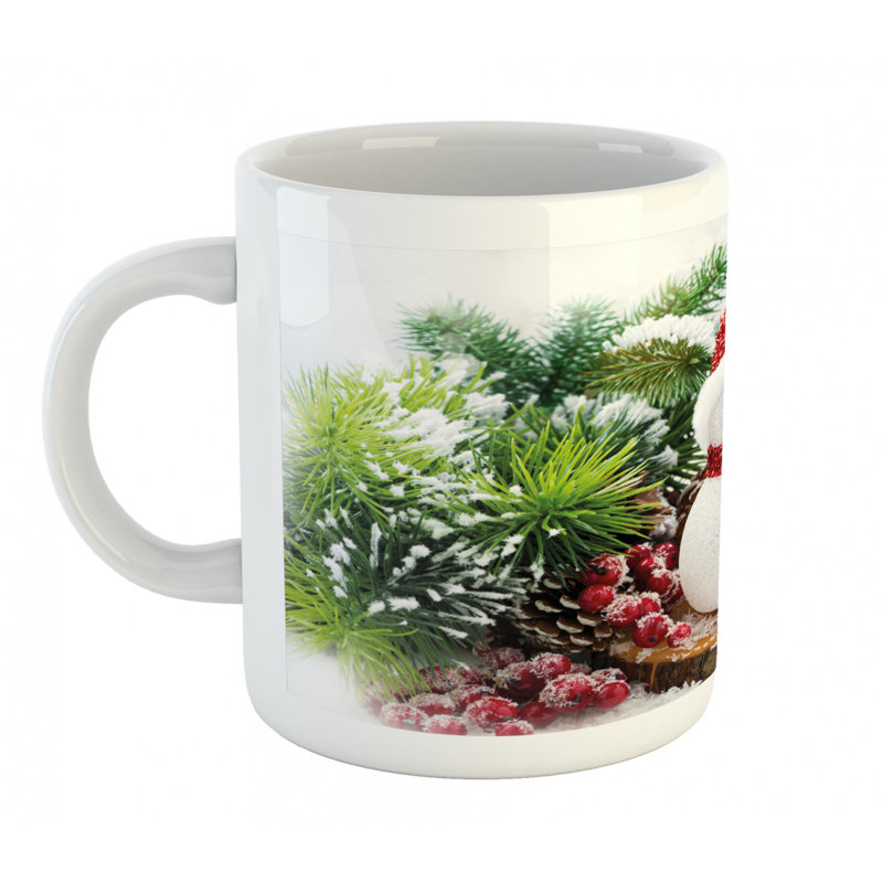 Grande tasse à café recouverte de neige properties
