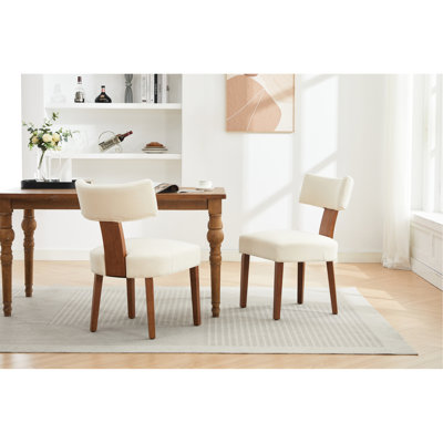 Ensemble de 2 chaises de salle à manger sans accoudoirs en lin beige, dossier incurvé et assise rembourrée de mousse, pieds en bois massif, idéales pour une pièce moderne et ergonomique. Poids : 7 kg par chaise. Utilisation intérieure uniquement.