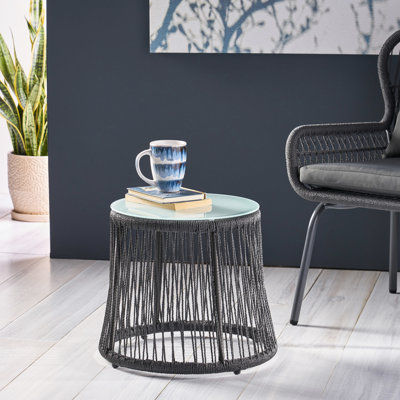 Style Table - Structure en corde texturée et en fer robuste, surface en verre trempé, meubles de patio, facile à ranger, profondeur chic de 18,2 po x largeur de 16,44 po, côté chic avec cadre et plateau, accent, nettoyage, 16,44 po