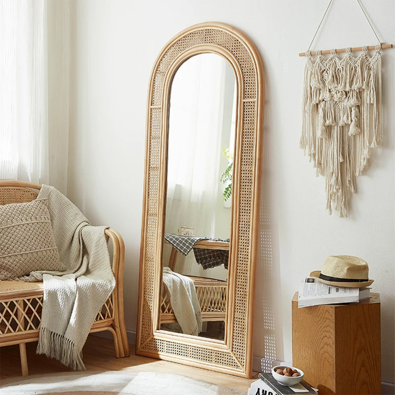 Fenêtre
 Miroirs pleine grandeur en bois massif