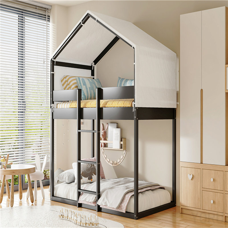 Lit superposé simple au-dessus d'un lit simple en bois avec tente, espresso
