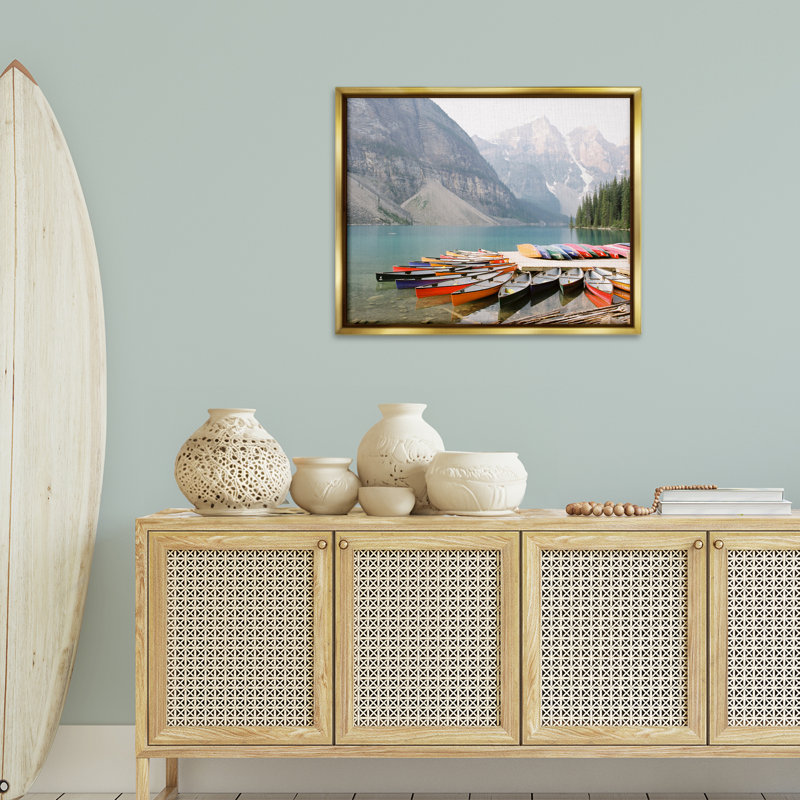 "Cliffside Canoe Dock", art mural encadré par Justine Milton, Cadre flottant métallique doré, H 25 po x l 31 po